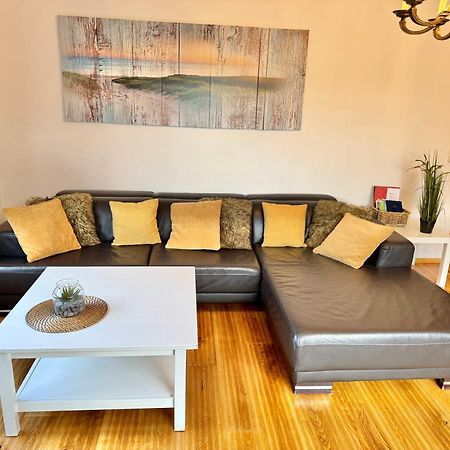 Ferienwohnung Im Erdgeschoss Mit Eingezaeunten Garten Und Terrasse Аурих Екстериор снимка