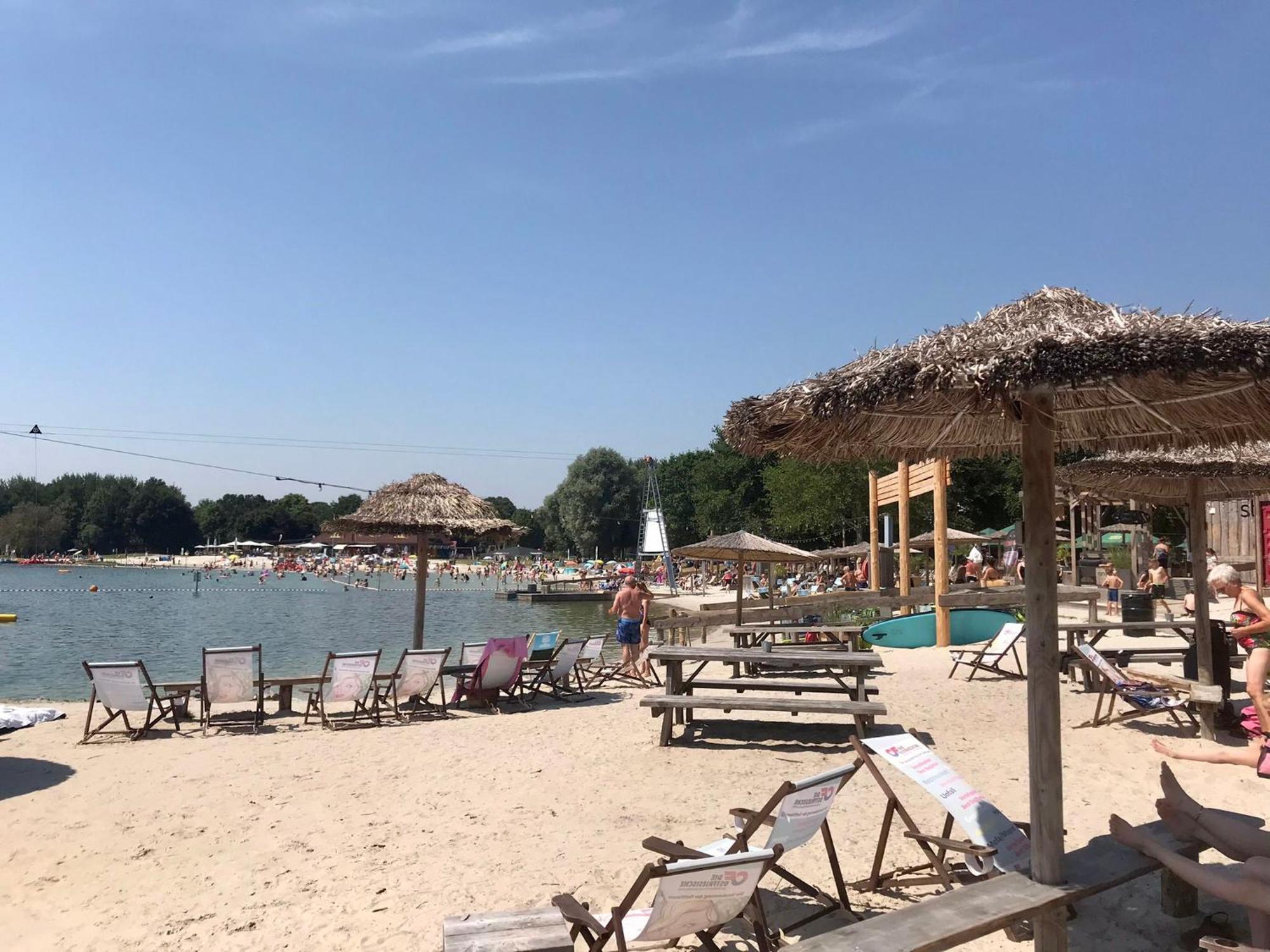 Ferienwohnung Im Erdgeschoss Mit Eingezaeunten Garten Und Terrasse Аурих Екстериор снимка