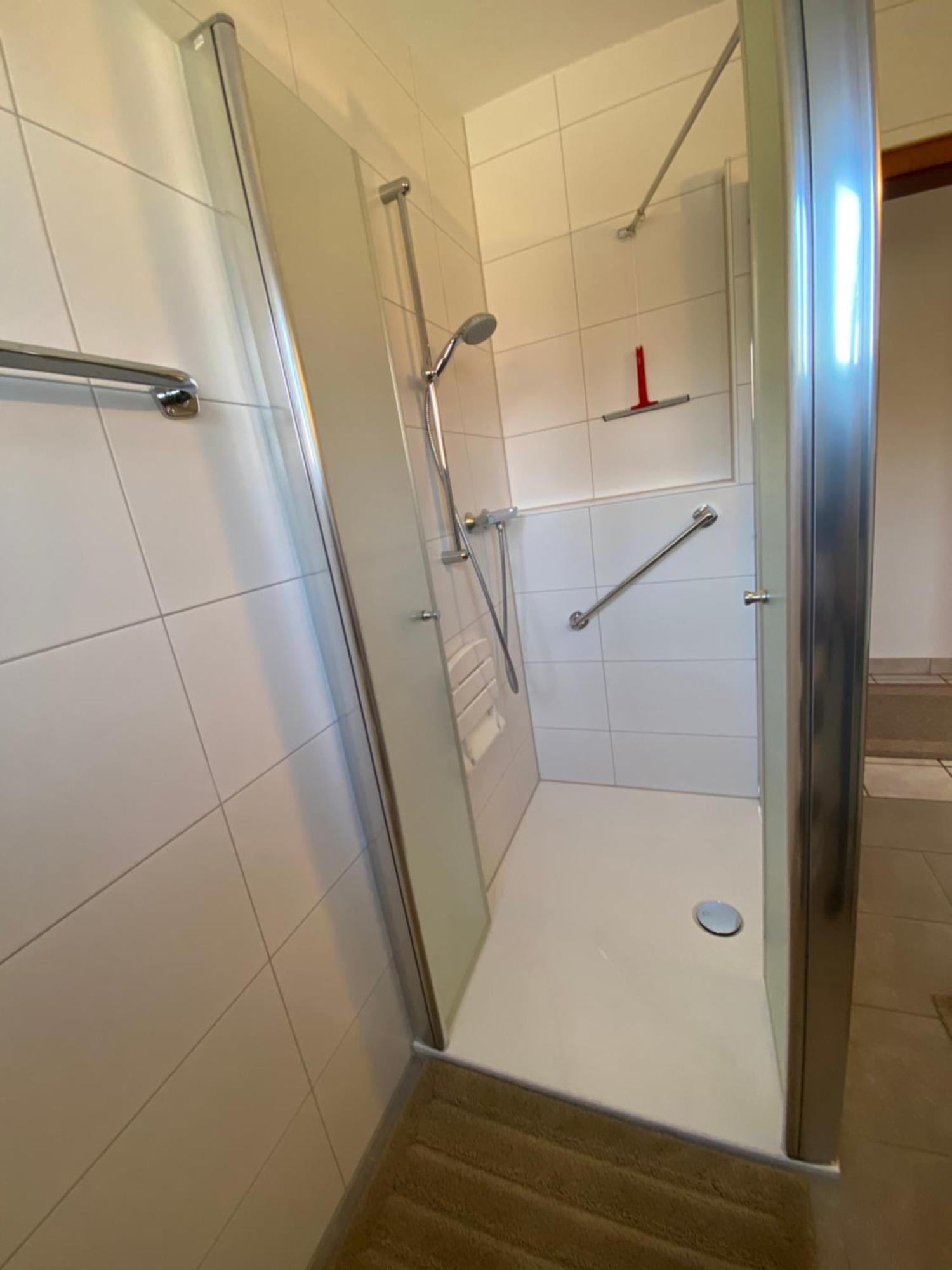 Ferienwohnung Im Erdgeschoss Mit Eingezaeunten Garten Und Terrasse Аурих Екстериор снимка