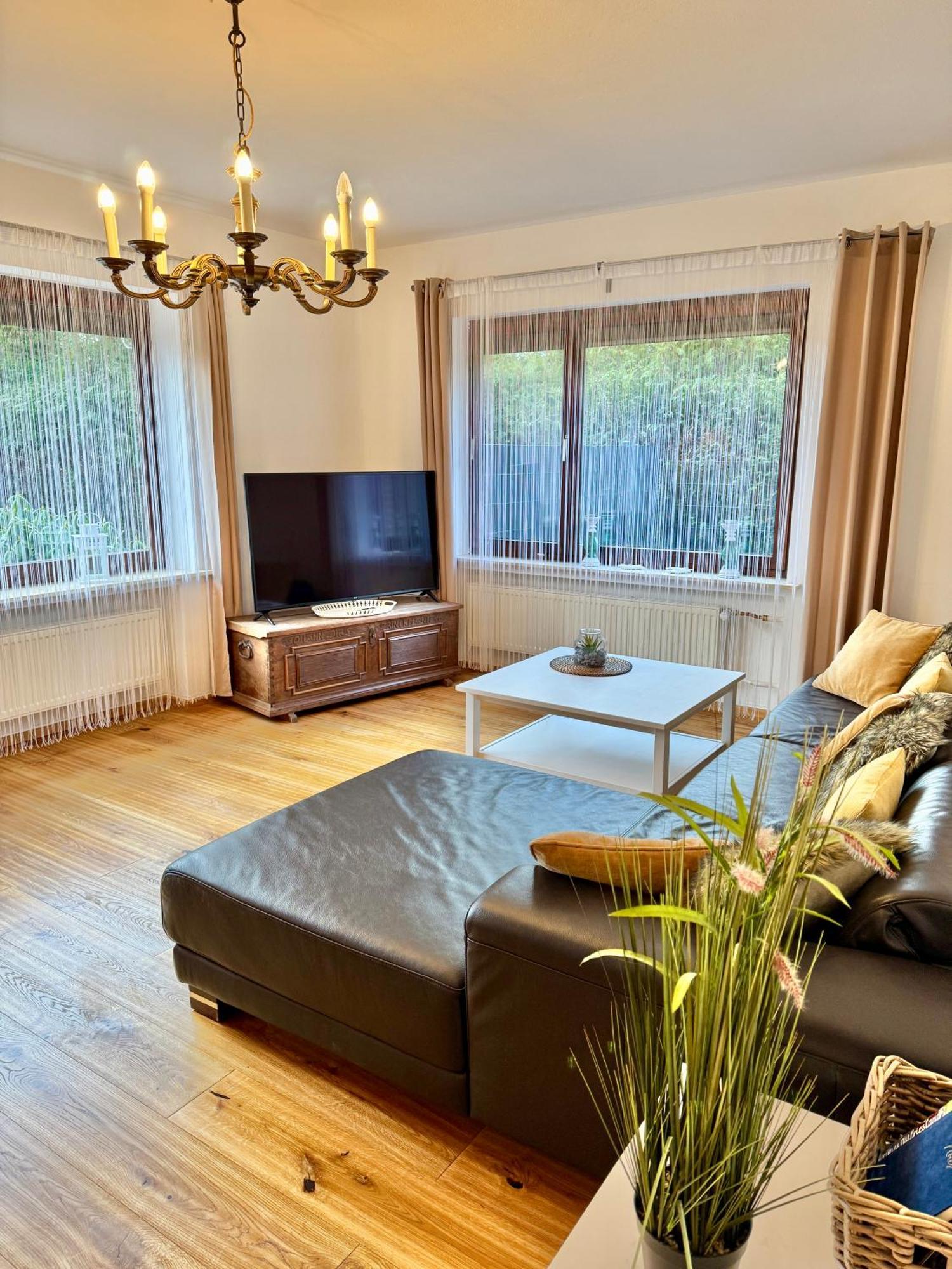 Ferienwohnung Im Erdgeschoss Mit Eingezaeunten Garten Und Terrasse Аурих Екстериор снимка