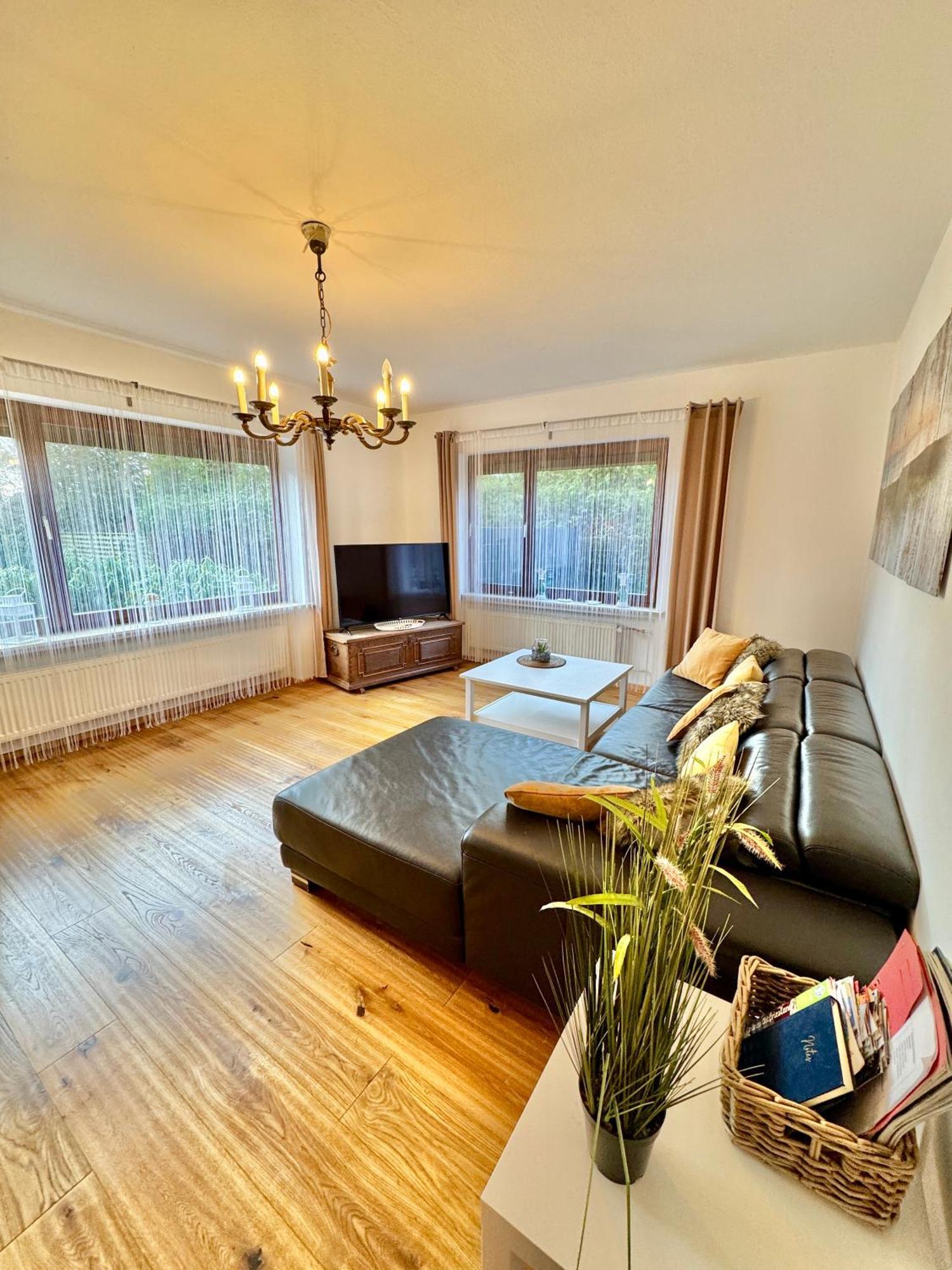 Ferienwohnung Im Erdgeschoss Mit Eingezaeunten Garten Und Terrasse Аурих Екстериор снимка